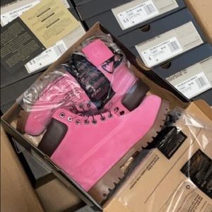 Woman Pink timberland boots